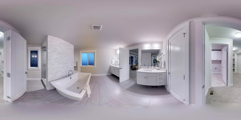 Modern Design Bathroom with Spacious Bathtub